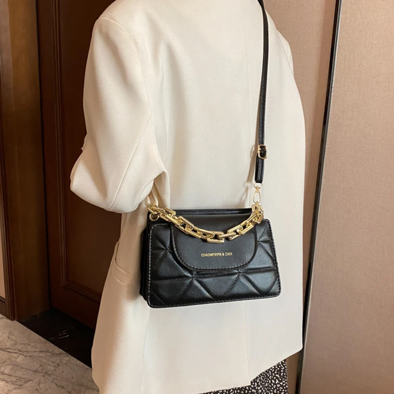 Однотонные маленькие сумки через плечо из искусственной кожи на цепочке для