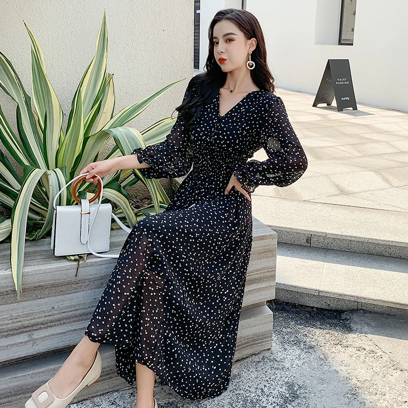 Женское шифоновое платье-трапеция с V-образным вырезом и эластичным поясом |