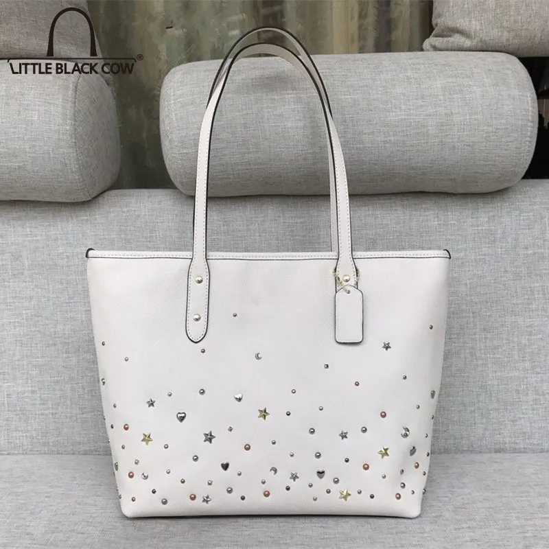 

New 2022 Spring Summer High Capacity Classic Womens Bag Rivet Design Korean Style Elegant Fashion Armpit Casual Shoulder Bag