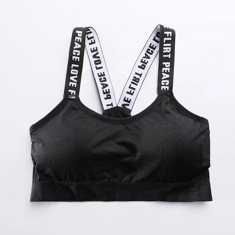 Спортивный бюстгальтер чашечки расположены рядом для занятий йогой фитнесом или