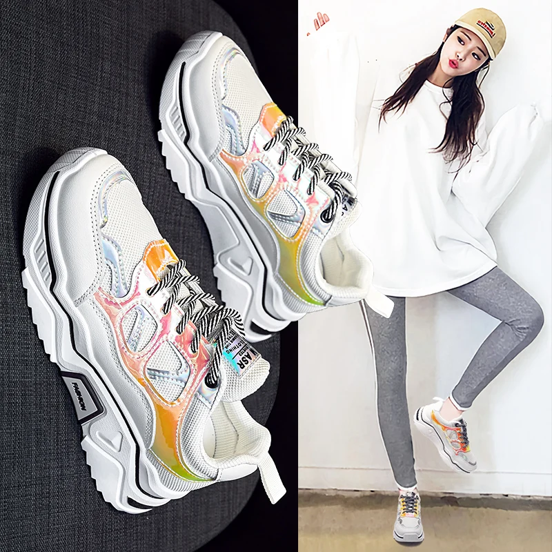 На открытом воздухе легко подходящая к классический уличный стиль женский Для