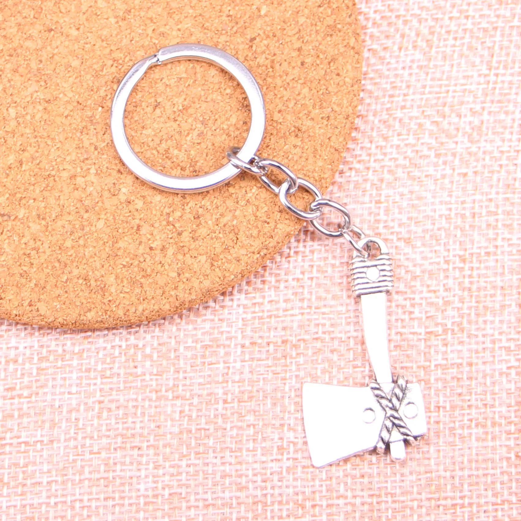 Модный брелок с топором 41*21 мм для сумок маленький подарок ключей ювелирные