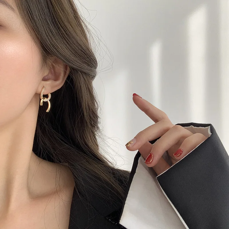 

Letter C S925 Sterling Earrings Female Golden Personality Earrings Fashion Classic Jewelry Gift