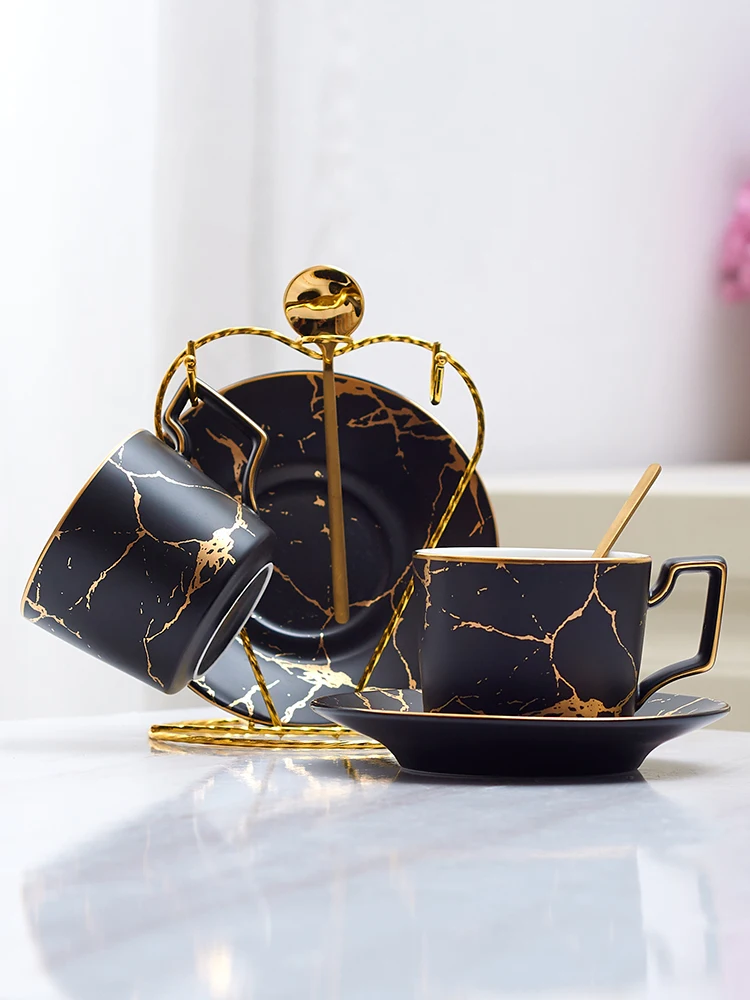 Набор керамических кофейных чашек и блюдец для дома, роскошный набор чайных чашек в скандинавском стиле для гостиной, Золотой декоративный держатель для чашек ручной работы, CE / EU