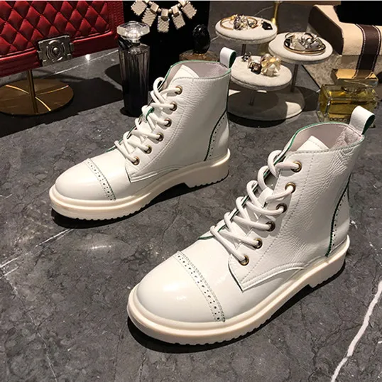 Белые мотоциклетные ботинки из натуральной кожи на плоской подошве со шнуровкой