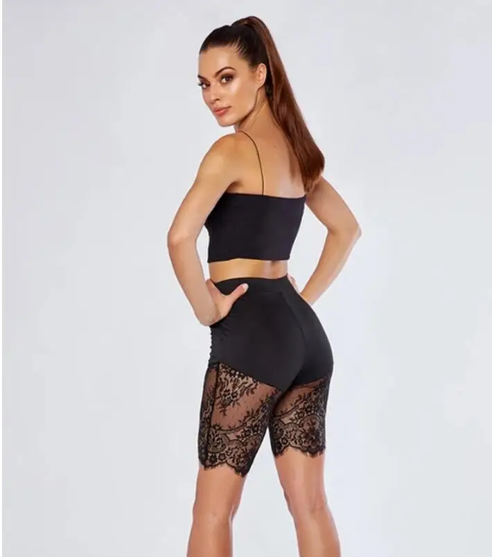 Женский спортивный костюм без бретелек кружевные шорты облегающий топ на