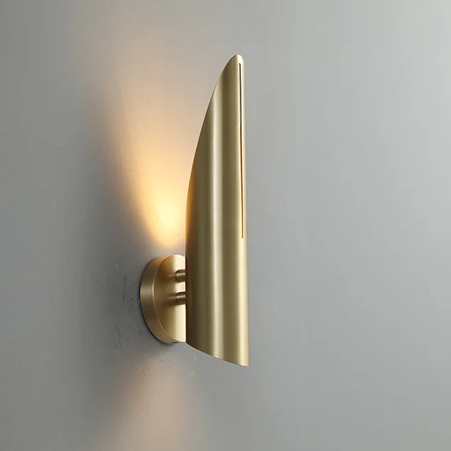 

Полностью медный материал, постмодерн, роскошный настенный светильник, ручная работа, простая прикроватная лампа для спальни