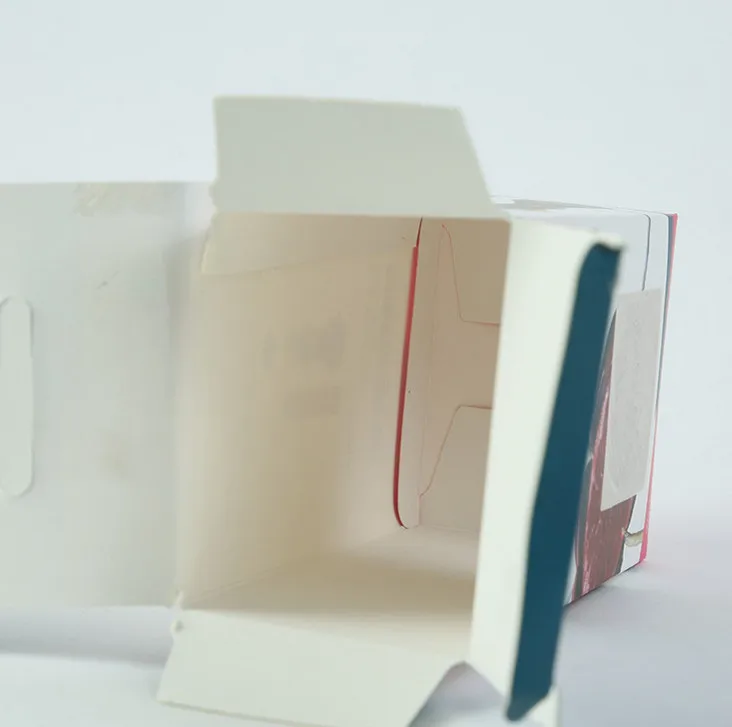 Заказная роскошная коробка для упаковки духов из белого картона с логотипом CMYK/PMS