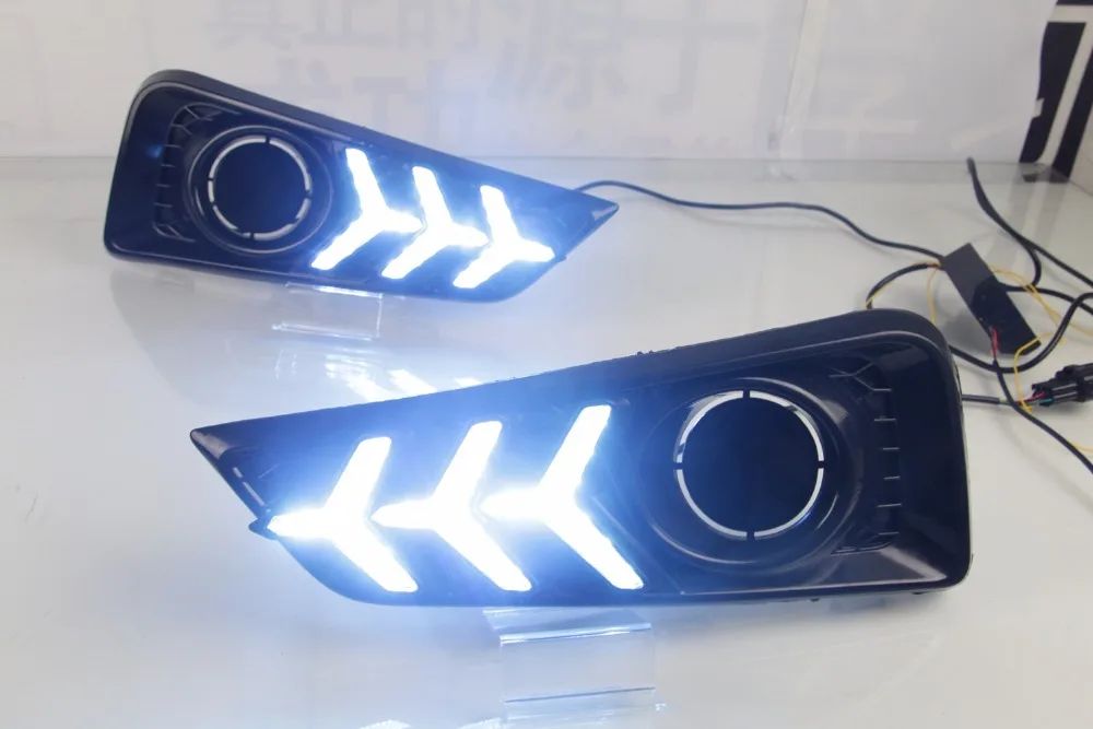 

Светодиодные дневные ходовые огни eOsuns для Honda CITY с движущимися желтыми поворотными сигналами + диммер и сисветильник ночными ходовыми огням...