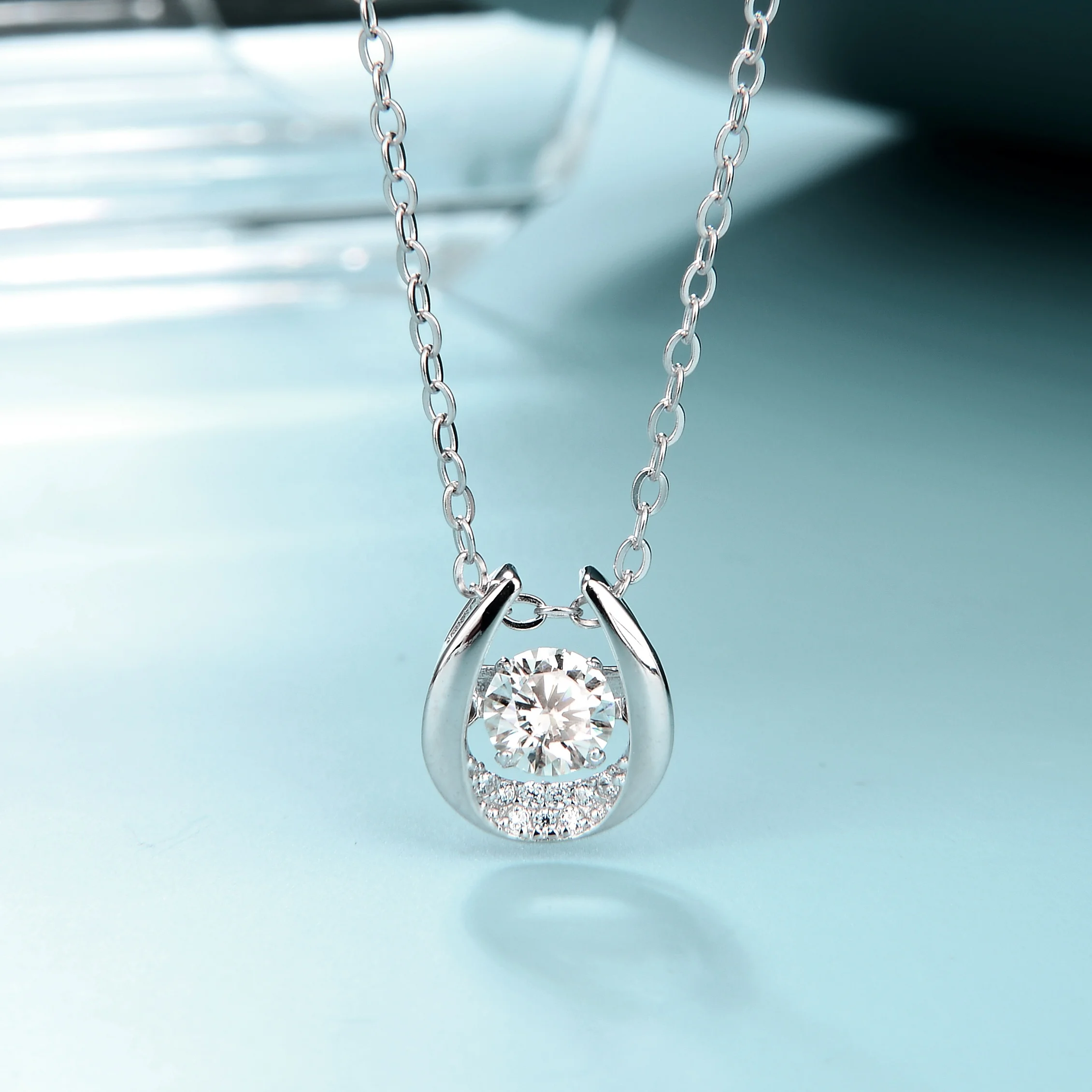 

GEM'S BALLET 925 Sterling Silver Round Moissanite Jewelry 5.0mm 0.5Ct Moissanite Diamond Pendant Necklace For Women Wedding