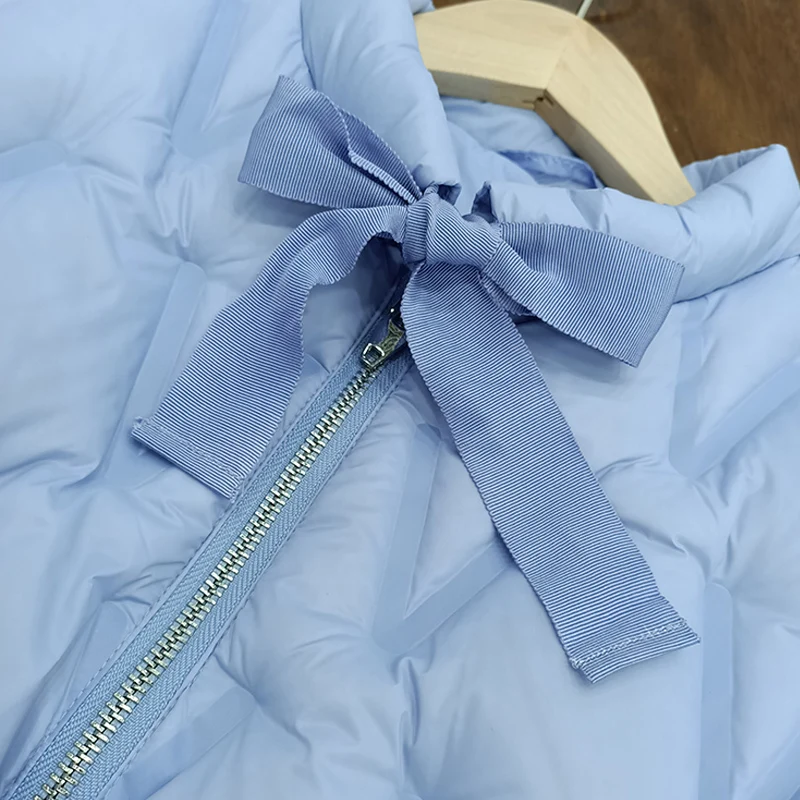 

Janveny Ultra Light Down Jacket Women 2021 Winter Short 90% White Duck Down Coat Loose Fashion V-shaped Embossed Puffer Parkas