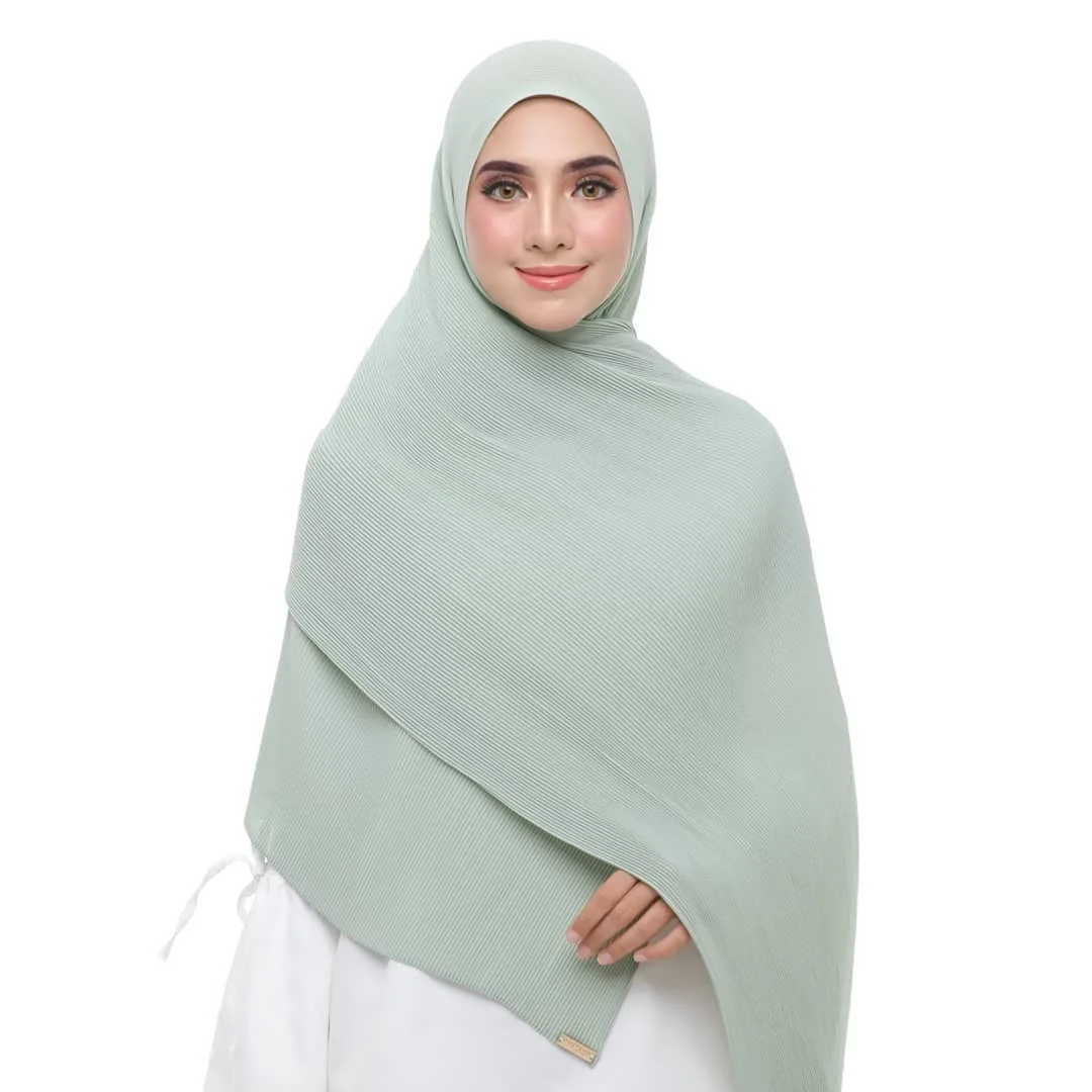

women hijab scarf wrinkle pearl chiffon scarf fold many colour to choosed wrinkle Malaysian headscarf hijab.