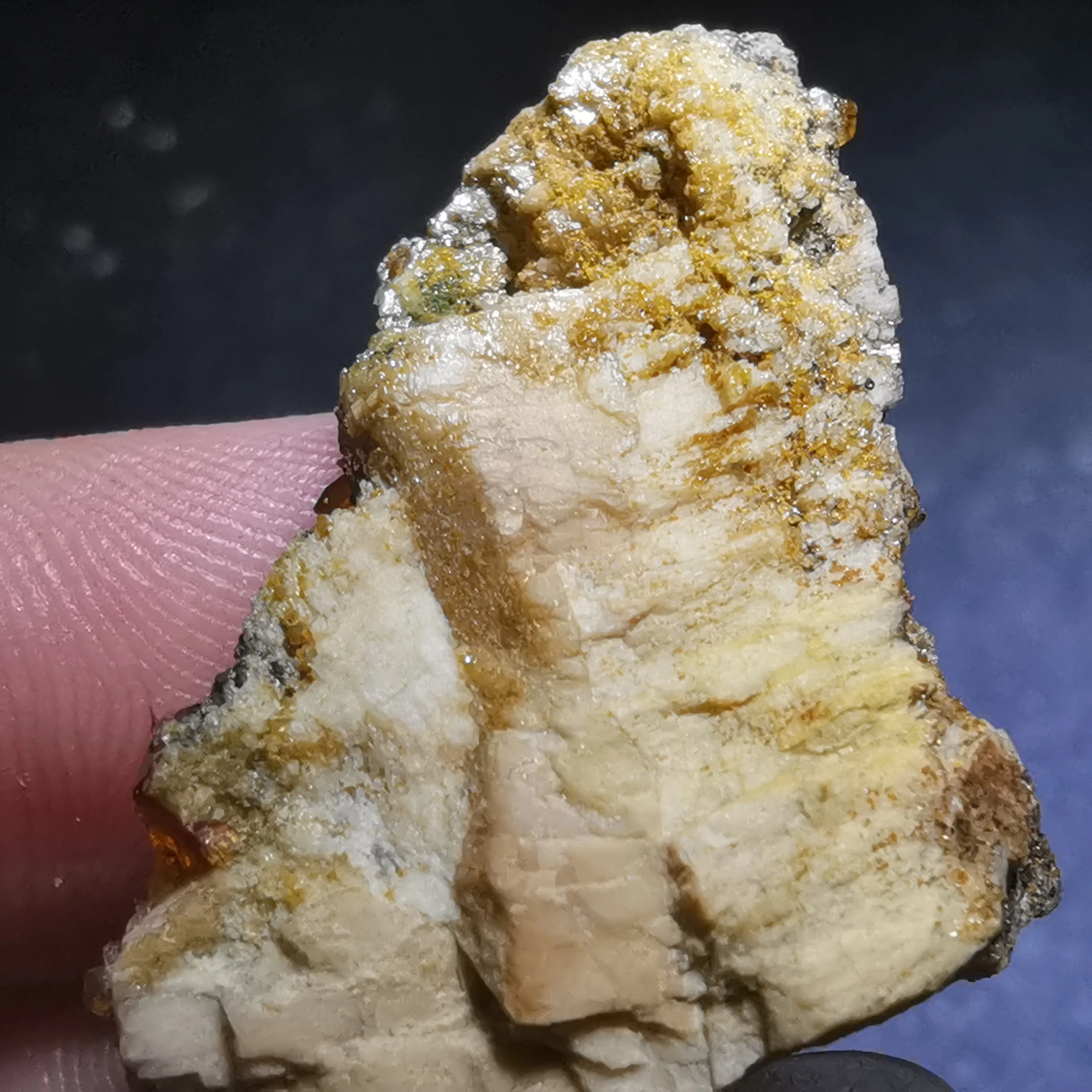 

8.3g.Rare natural garnet crystal hexagonal point feldspar mica brass multi mineral crystal symbiotic halo energy healing