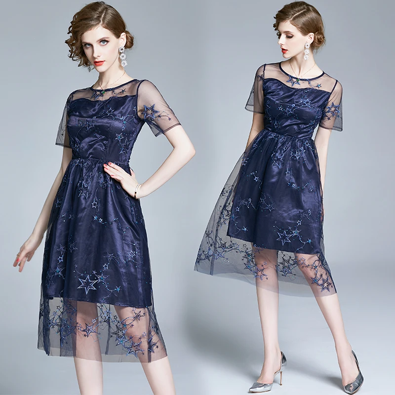 Женское летнее газовое платье с вышивкой в виде звезд темно-синее Короткое