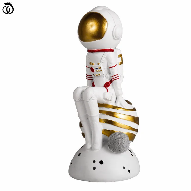 

WU CHEN LONG Creative Female Spaceman Art Sculpture Abstract Astronaut Statue Resin Craft Luxurious Home Decoration Gift R6905