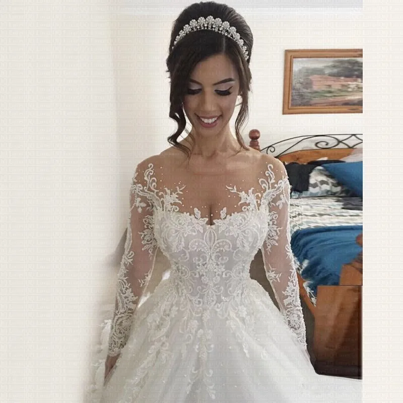 Женское свадебное платье со шлейфом кружевное невесты модель 2022 - купить по