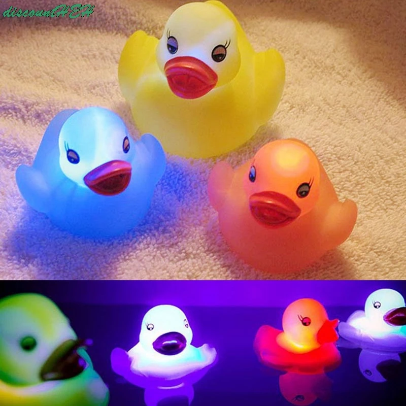 

1 шт. мигающий светодиодный светильник резиновая плавающая утка Ванна Душ игрушка для детей дети случайный Цвет