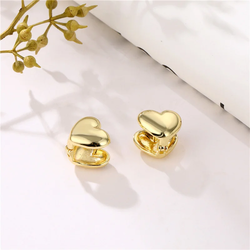 

Love Smooth Fashionable Design Cool Geometric Heart Copper Plated 2021 Hiphop/rock Factory Earring for Girls Luxurious Bridal