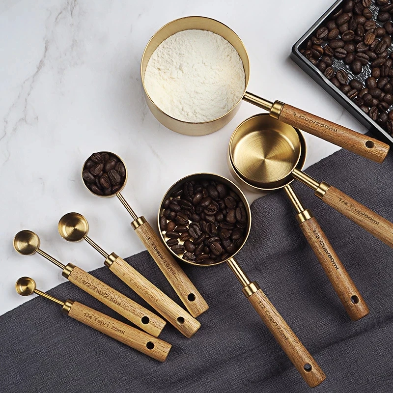 

4PCS Set Wooden Handle Stainless Steel Gold Kitchen Measuring Cup and Spoon Scoop Set Cake Baking Tool Bartending Scale Utensils