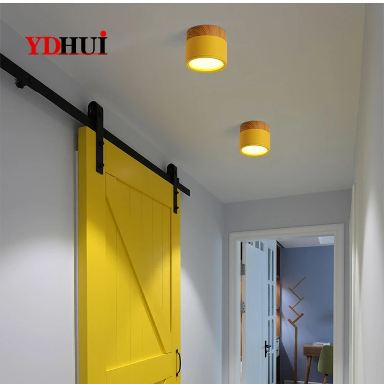 Светодиодный потолочный светильник деревянный с поверхностным креплением лампы