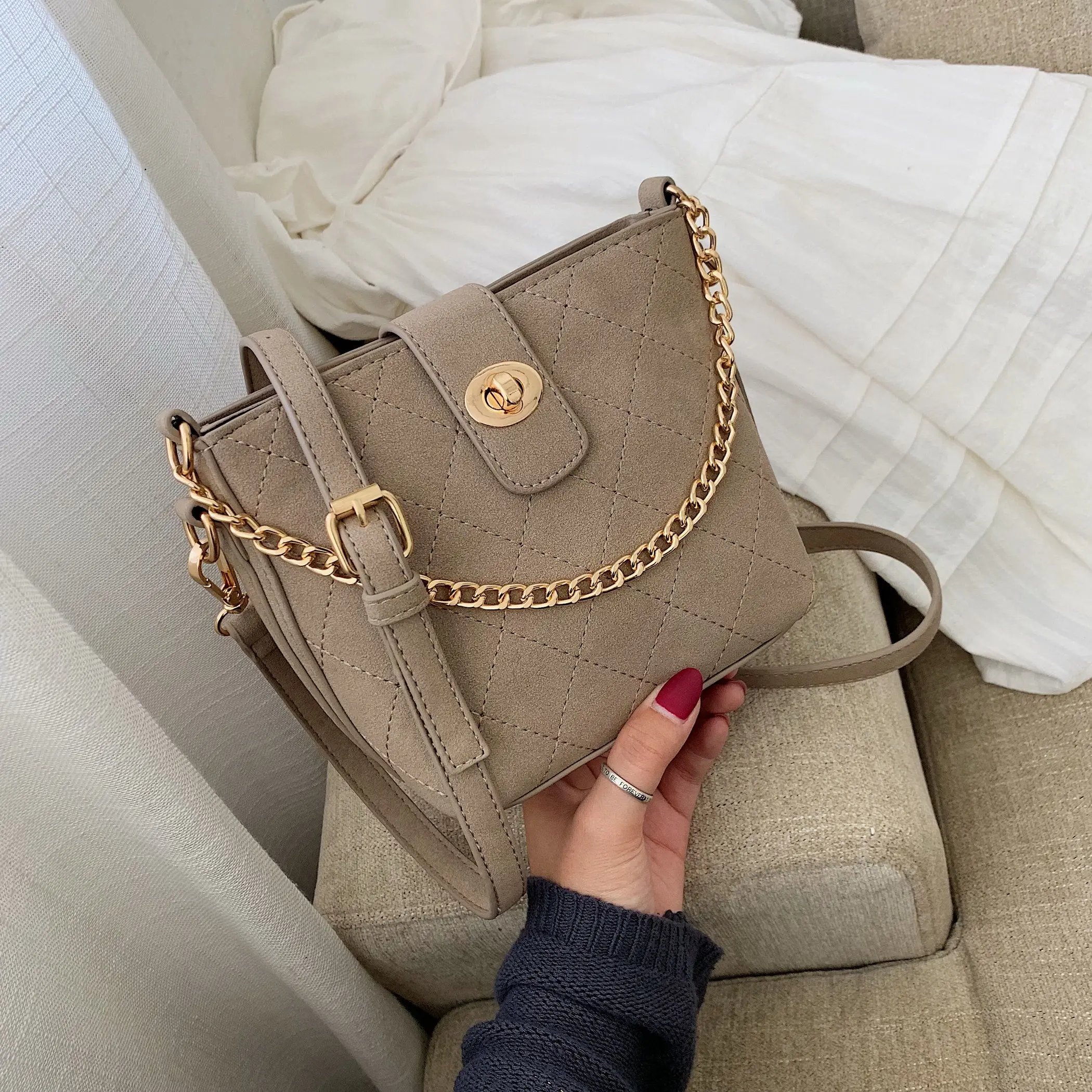 Замшевая кожаная сумка на цепочке дизайнерская через плечо 2019 женская маленькая