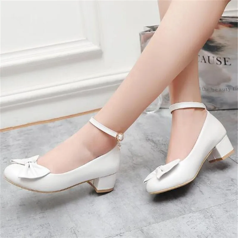 Новинка Детская обувь на высоком каблуке для девочек Цвет белый черный Платье