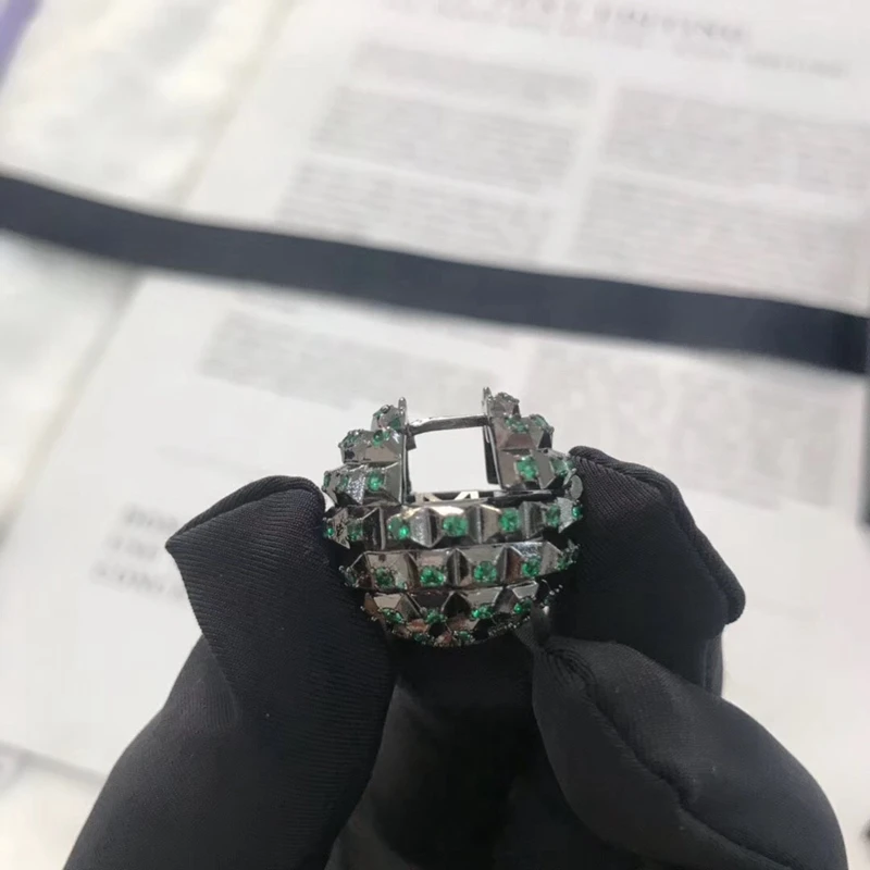 Цельные серьги-гвоздики с черным пистолетом и лазерной заклепкой 925 шипов