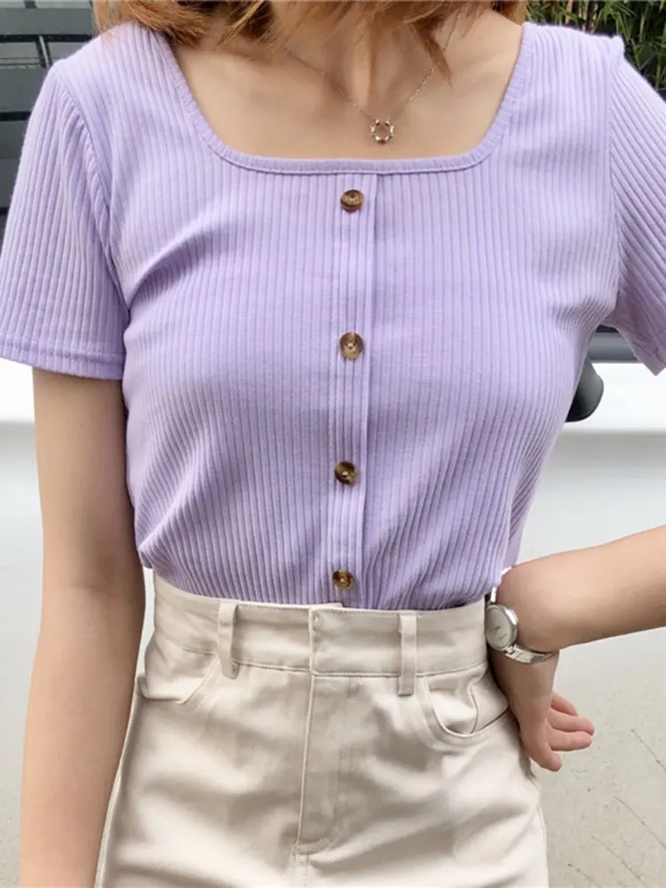 Женская трикотажная футболка HELIAR однотонная хлопковая с коротким рукавом и