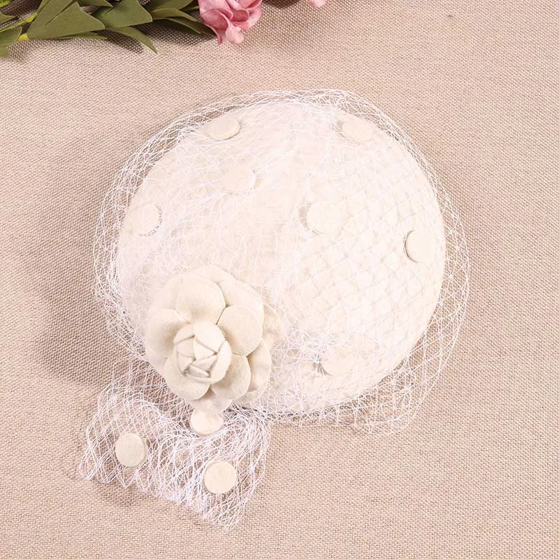 Очаровательные Fedoras элегантные женские шерстяные фетровые сетчатые Цветочные шляпа-таблетка с вуалью женские вуалетки Свадебные шляпы LM013 - Цвет: Белый