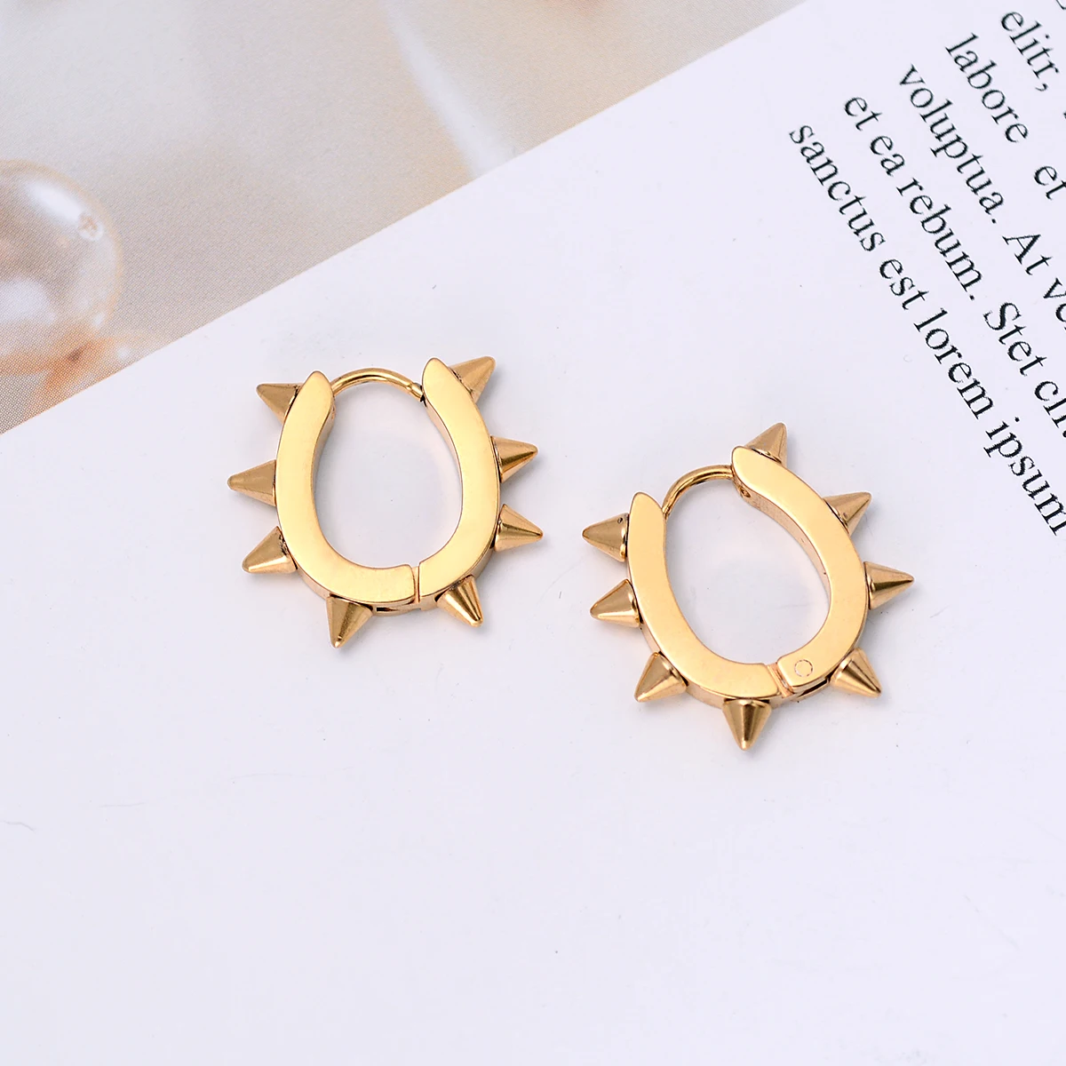 Серьги Huggie в стиле панк для женщин и мужчин золото/серебро цветной шип заклепки