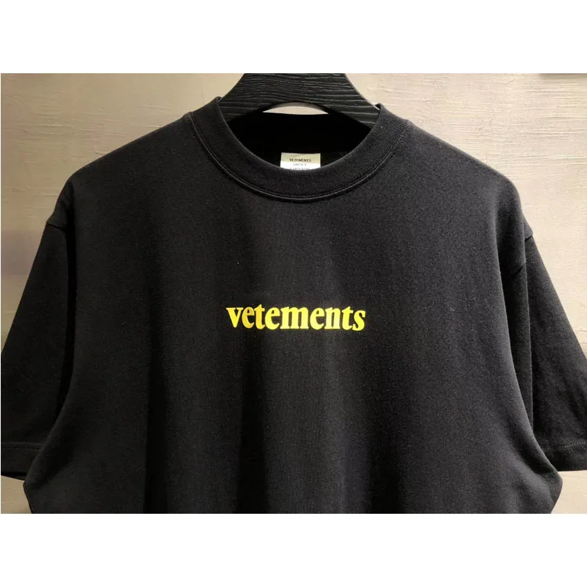 Мужская/женская летняя/Весенняя футболка с желтыми буквами | Мужская одежда