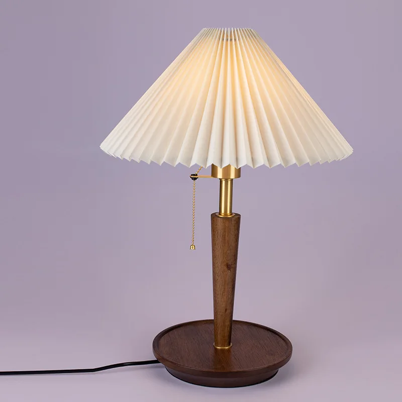 

Retro Floor Lamp ins Style Girl Bedroom Living Room Study Bedside Nordic Solid Wood Light Luxury American Table Lamp E27