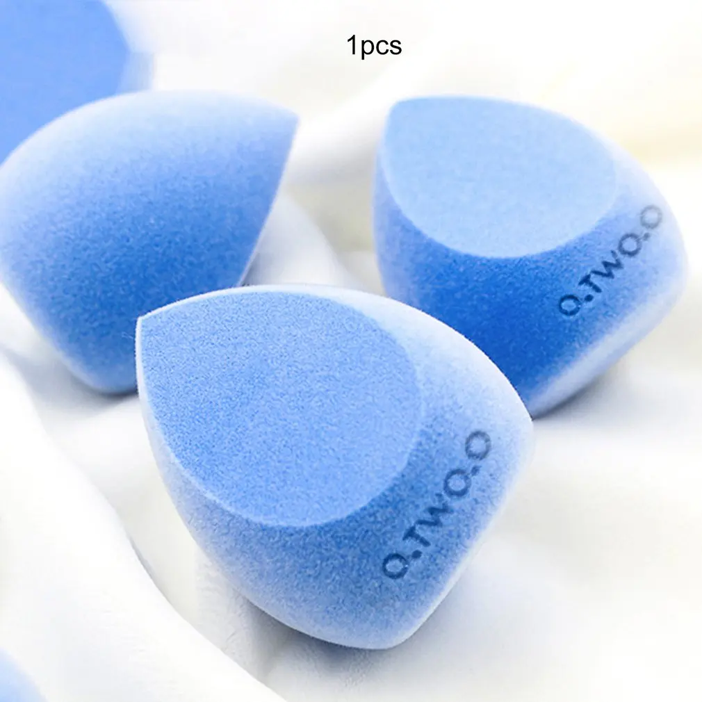 Капли воды в форме порошка пуховка для нанесения основы под макияж жидкий