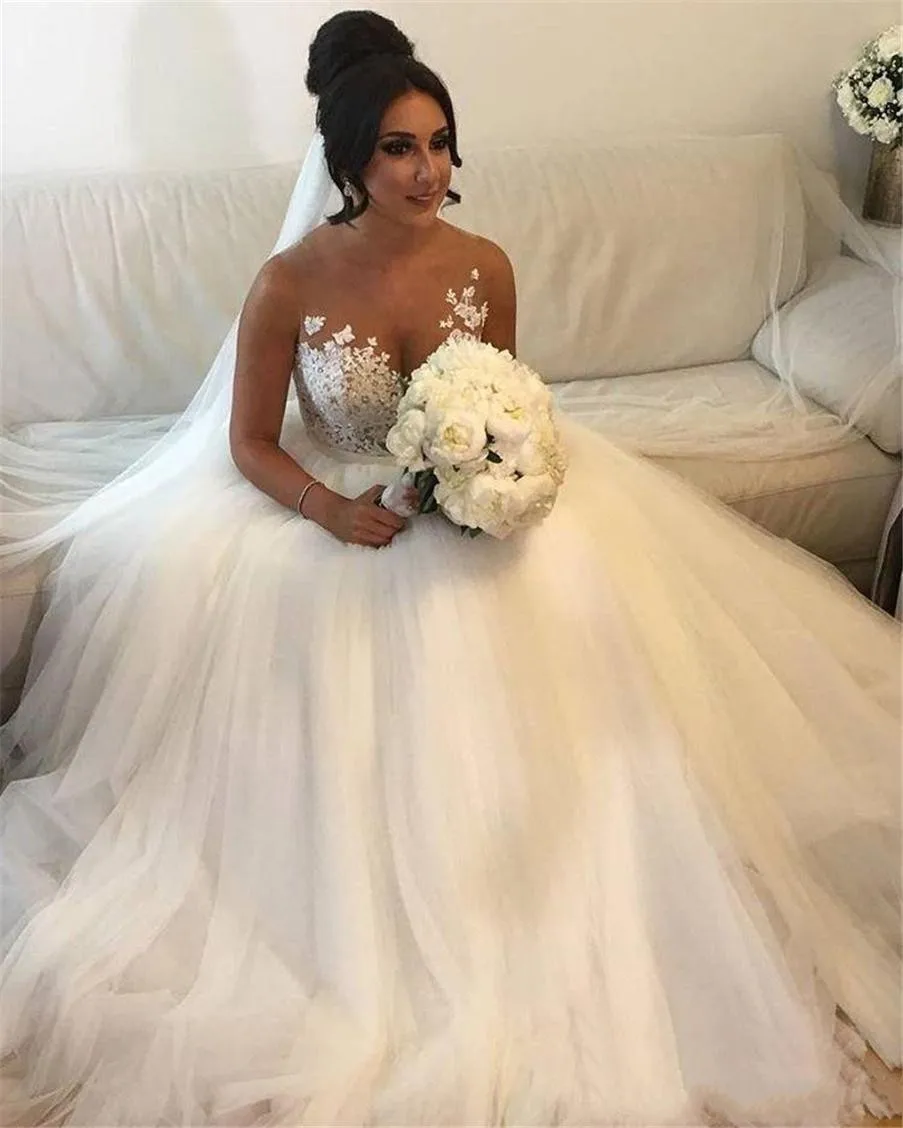 

A Line Vintage Lace Appliqued Wedding Dress 2021 Newest Sexy Sheer Scoop Neck Sleeveless Bridal Gowns Robe De Mairee