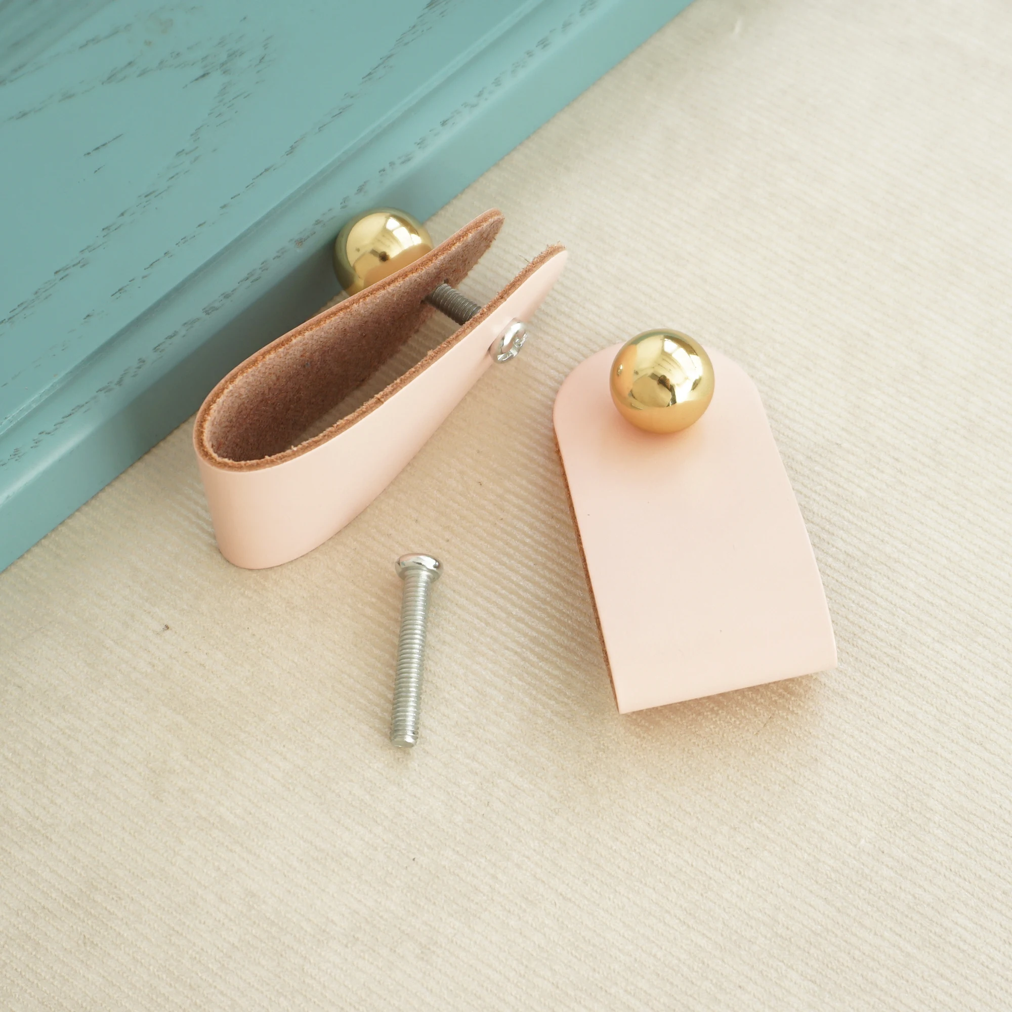 Ручка для шкафа из натуральной коровьей кожи и латуни | Обустройство дома