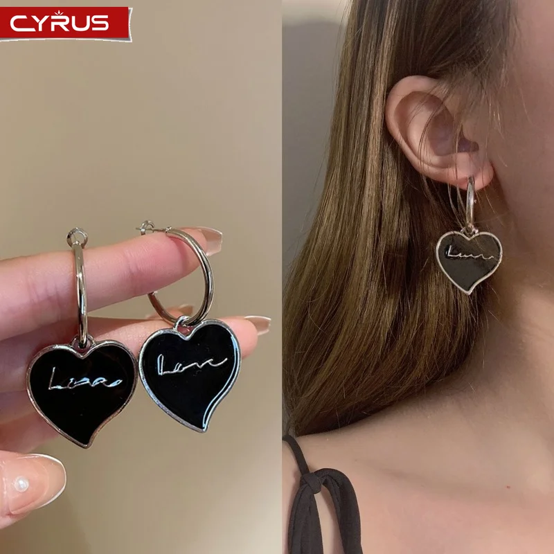 

Goth Love Heart Earring Hoops Vintage Metal White Black Small Hoop Earrings for Women Fashion Hip Hop Jewelry Gifts Wholesale
