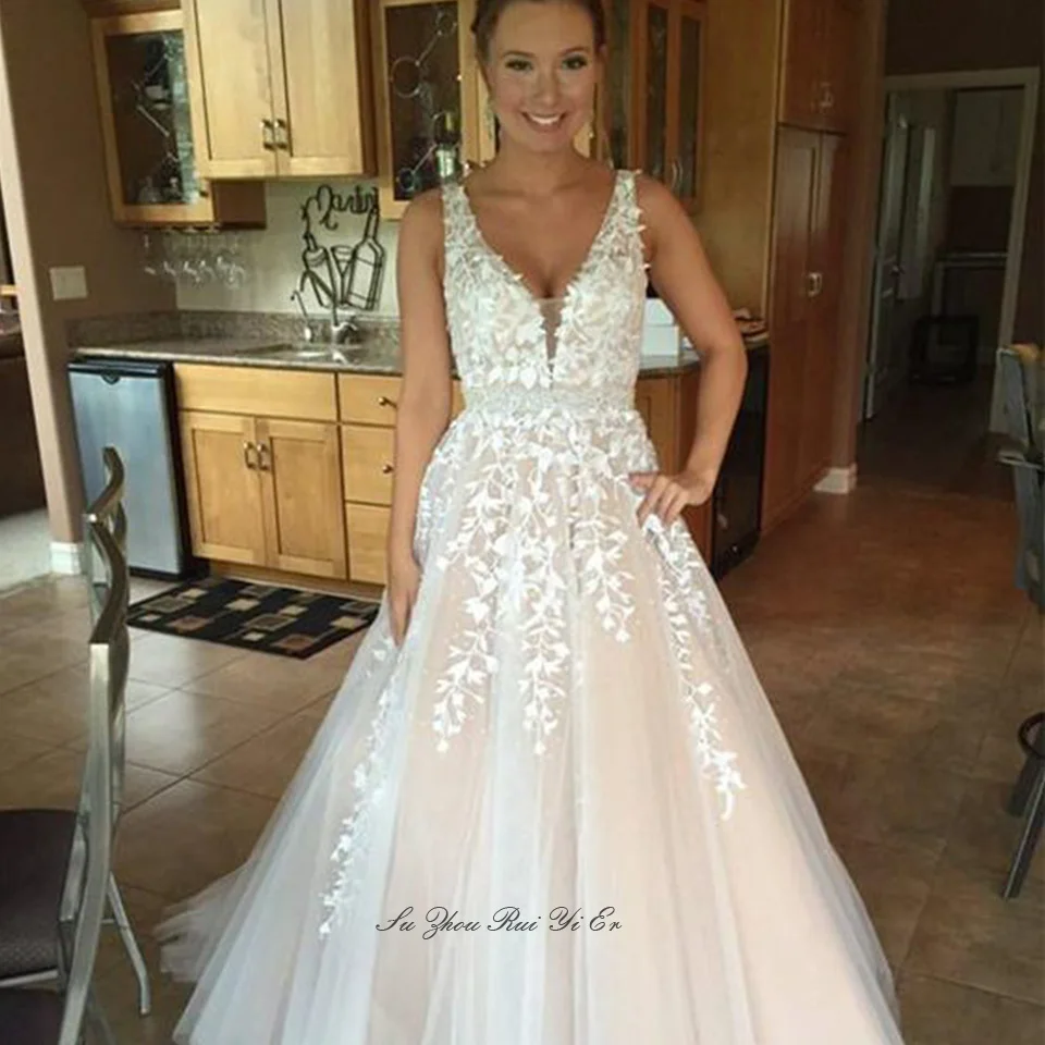 Женское длинное платье с аппликацией белое Тюлевое трапеция до пола V образным