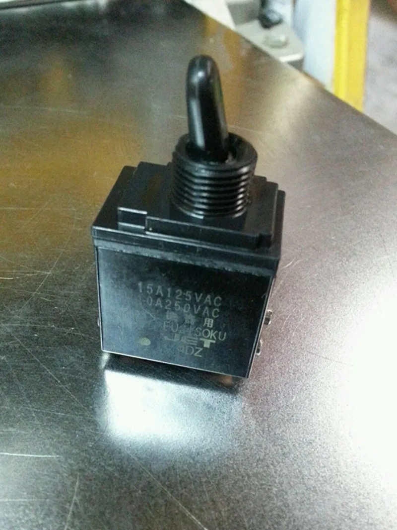 

MAKITA 651481-7 Switch For HM1100C HM1140C HM1202C HM1202 HM1242C 3612BR HM1130 403 402 HR1202