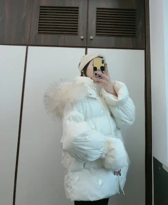 Белая зимняя куртка с хлопковой подкладкой короткая женская теплая большим