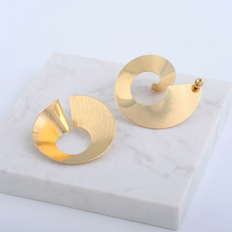 2020 Новые Модные Простые геометрические серьги гвоздики спиральные женские в