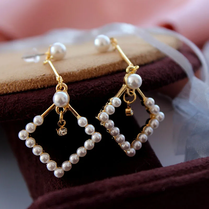 Жемчужные круглые прямоугольные серьги модные трендовые благородные и щедрые