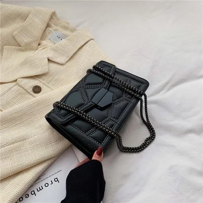 

Винтажные дизайнерские сумки через плечо из искусственной кожи с заклепками и цепочкой для женщин 2021 простая модная сумка на плечо женские ...