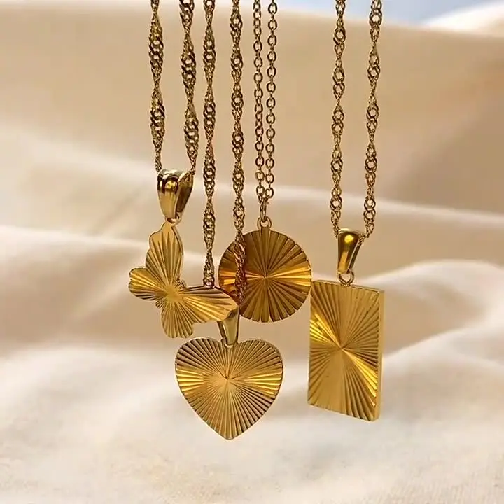 

Vintage Circle Heart Butterfly Remissive Stripe Pendant 18k Gold Chain Necklaces for Women Stainless Steel Women Men Jewelry Skr