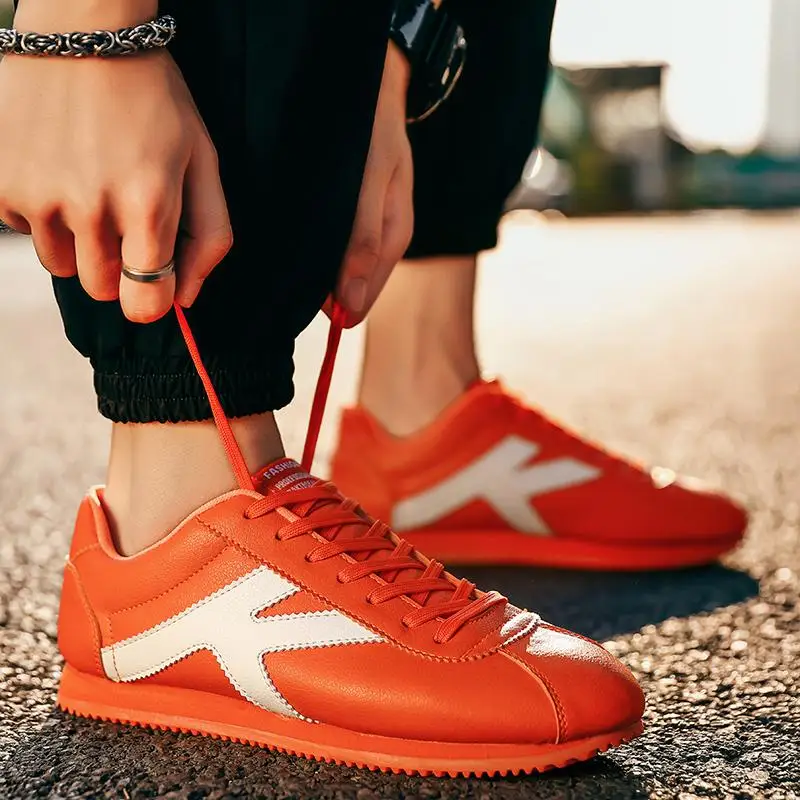 

2020 INS Hot Running Shoes Men Sneakers Four Seasons Couple Forrest Shoes Waterproof Breathable Cushioning Lace-Up Men Sneakers