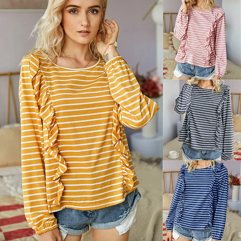 Удобная женская футболка с круглым вырезом и длинным рукавом в полоску оборками