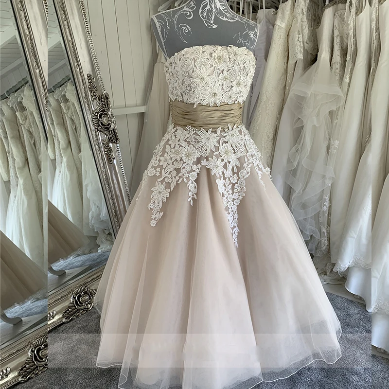 

Короткое свадебное платье с V-образным вырезом, ТРАПЕЦИЕВИДНОЕ кружевное свадебное платье цвета шампанского до колена, с аппликацией, оборк...