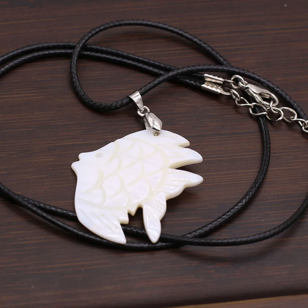 

Fashion Men's Women's Necklaces Natural White Shell Fish-Shaped Pendant Necklace for Mother Wife Lover Charms Jewelry Gift