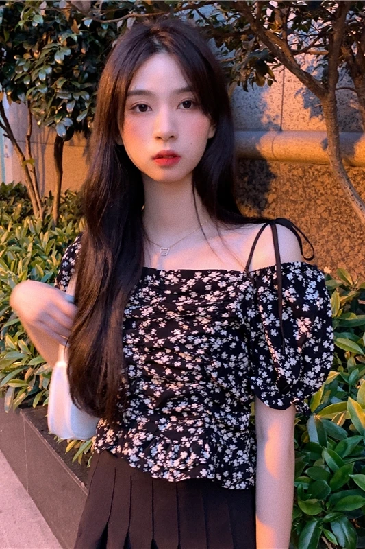 

One Shoulder Summer 2021 New French Design Short Floral Top off Shoulder Short Sleeve Chiffon Women's Wear