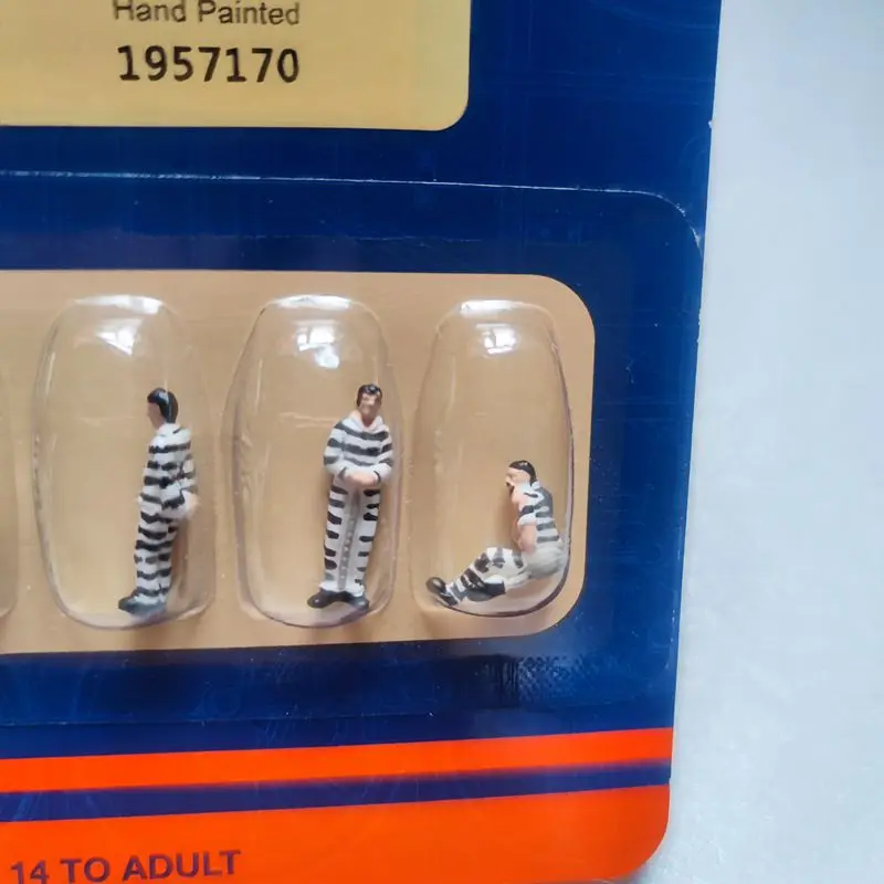 

HO SCALE 1/87 Figure Pack Prisoner Striped 6 Pack Plastic Figures Hand Painter