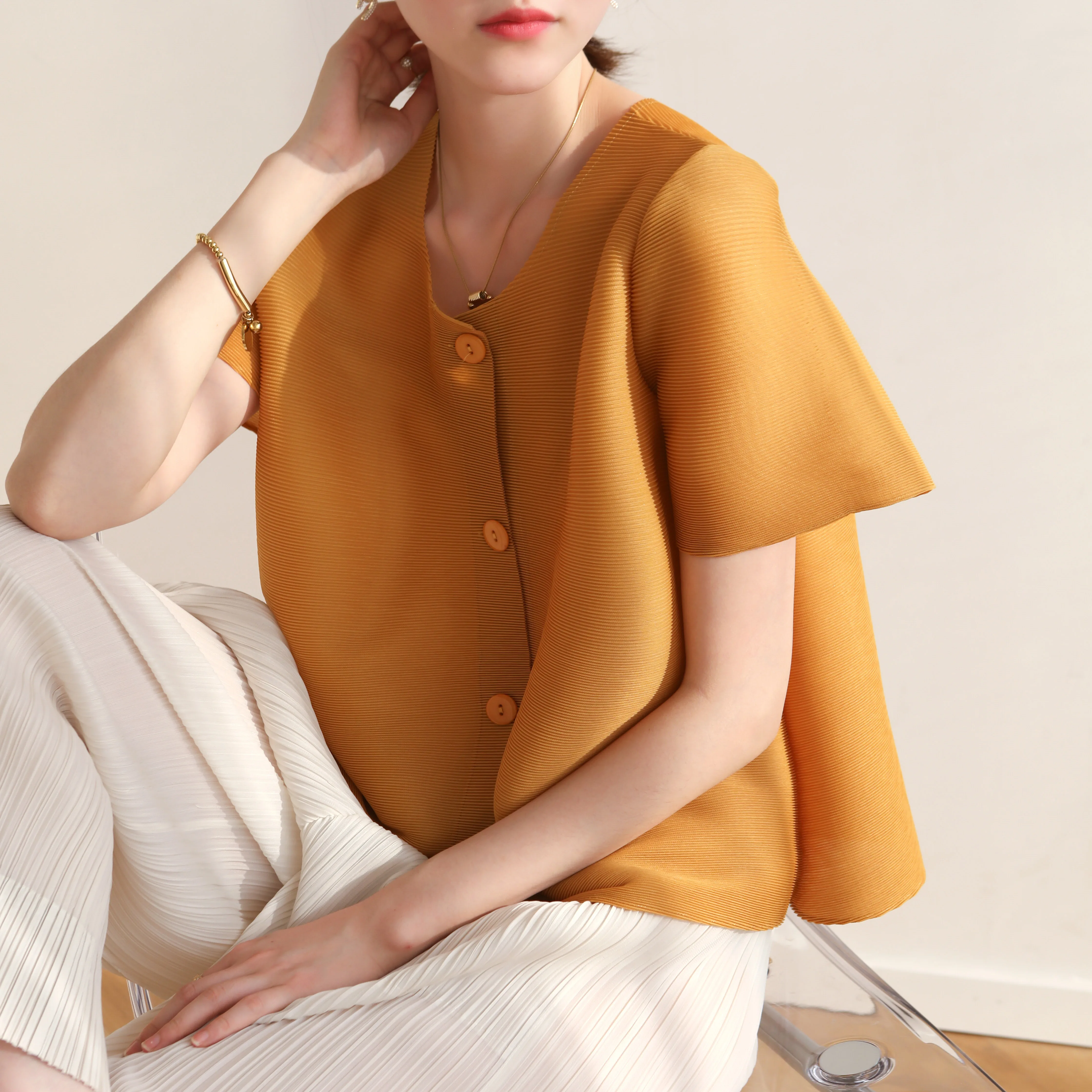 Trendy 2020 Issey Miyake pleated summertime plus-size loose T-shirt Super Shinmei fashion short-sleeved